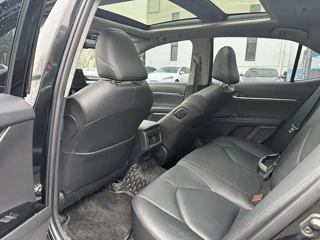 Toyota Camry 2022 — фото 11