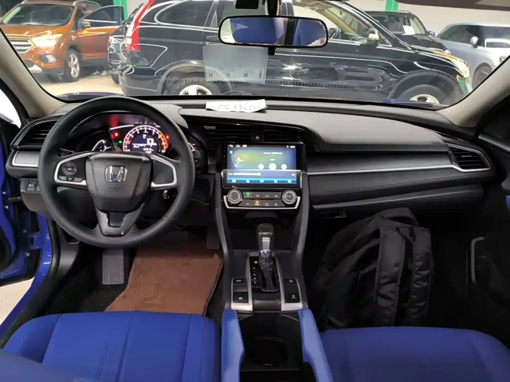 Honda Civic 2018 — фото 10
