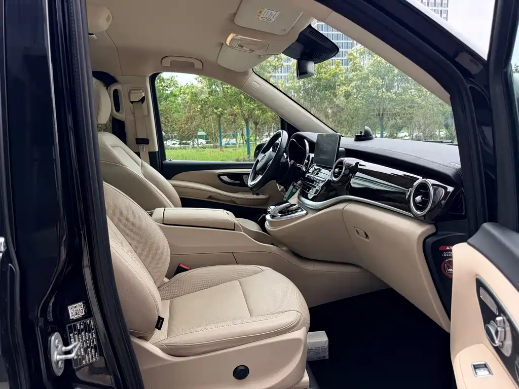 Mercedes-Benz V-Class 2018 — фото 18