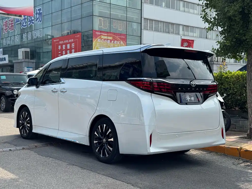 Toyota Alphard 2024 — фото 15