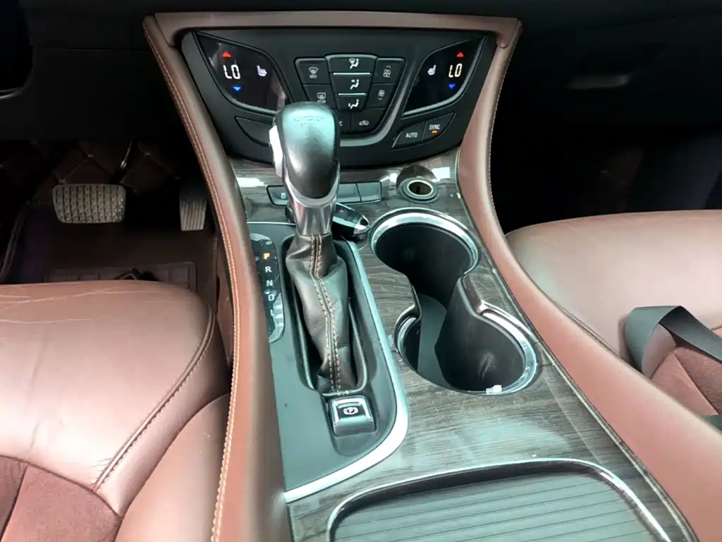 Buick Envision Plus 2017 — фото 14