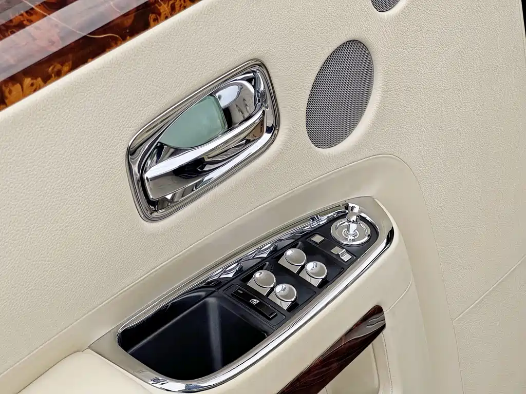 Rolls-Royce Ghost 2011 — фото 16