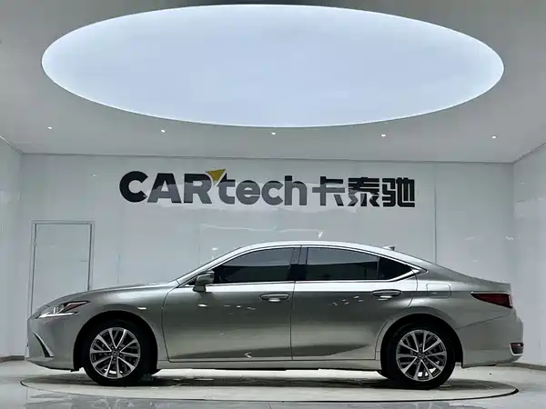 Lexus ES 2021