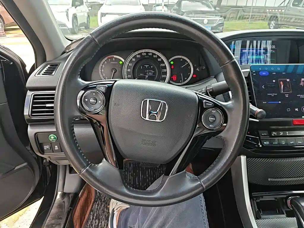 Honda Accord 2017 — фото 11