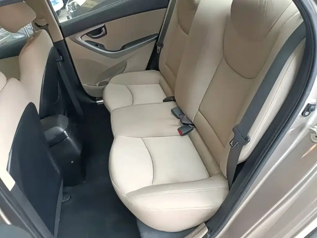 Hyundai Elantra Langdong 2015 — фото 17