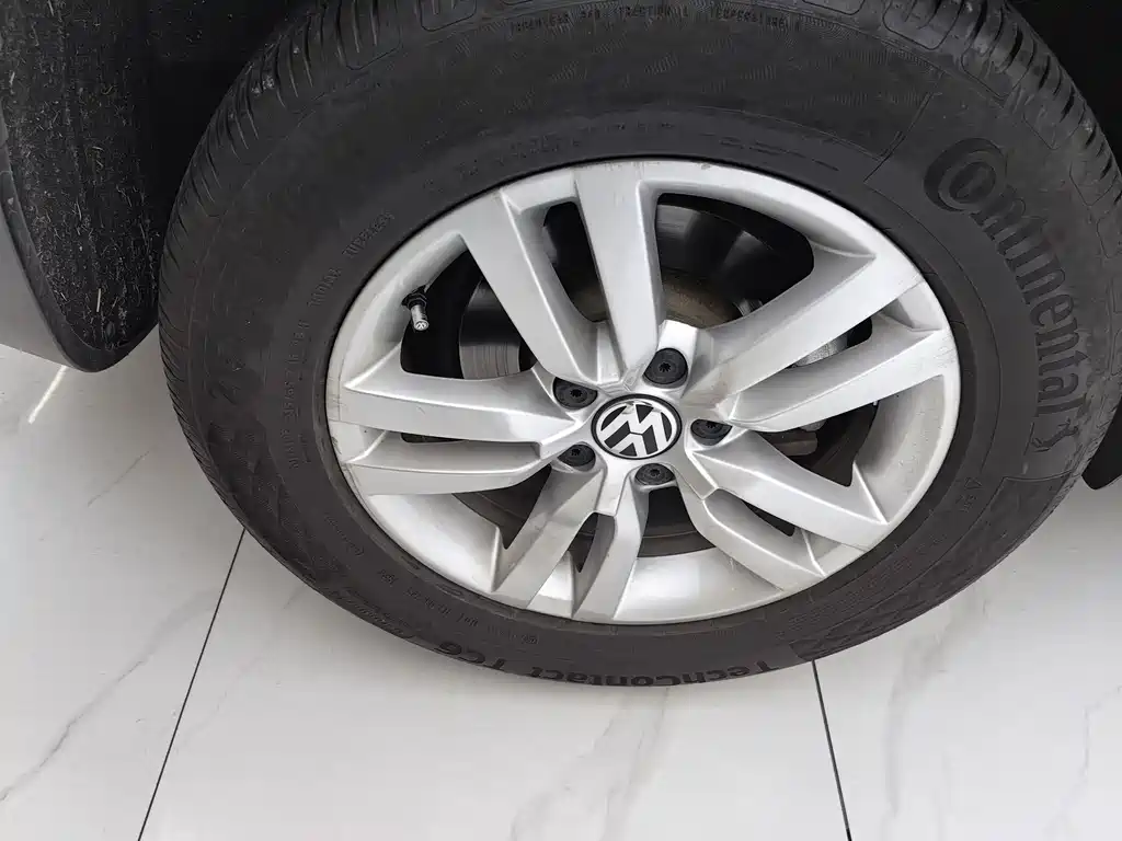 Volkswagen Tiguan 2015 — фото 9