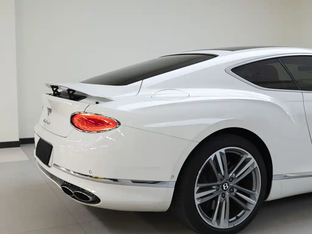 Bentley Continental 2022 — фото 22