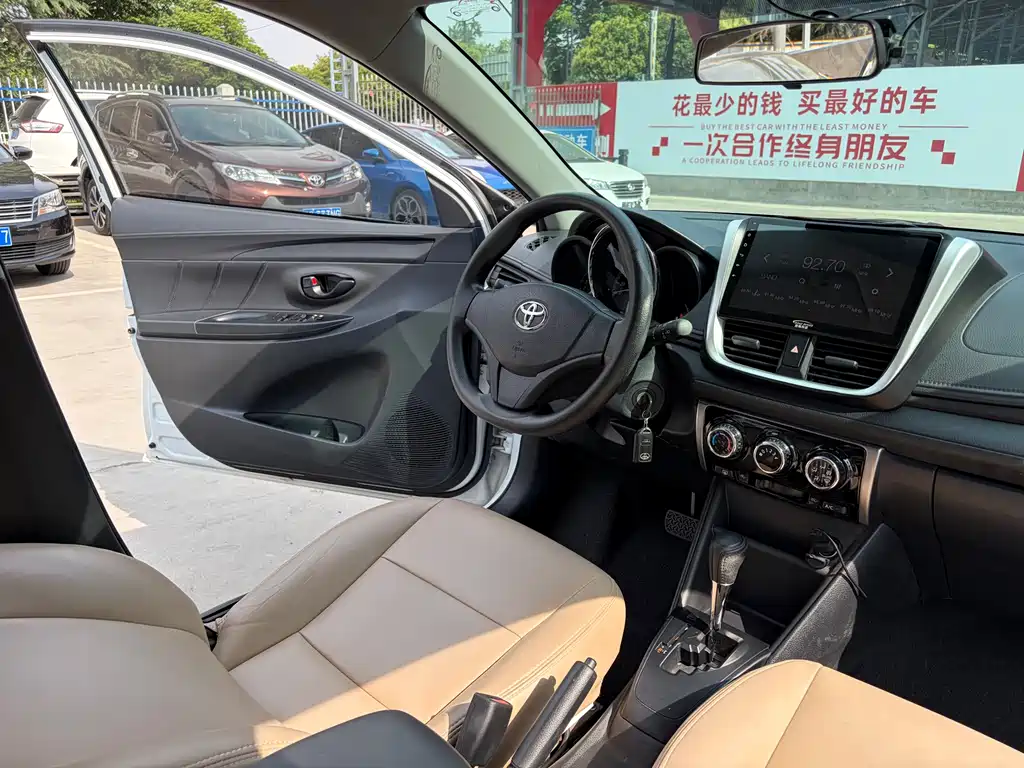 Toyota Yaris L 2019 — фото 10
