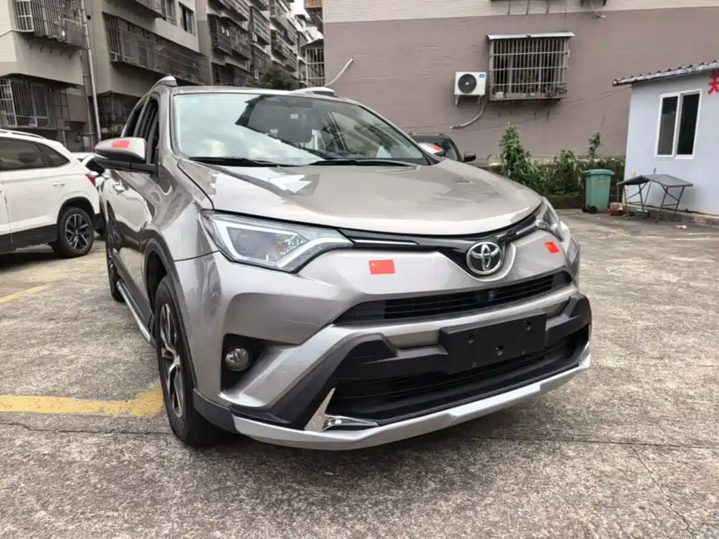 Toyota RAV4 2018 — фото 4