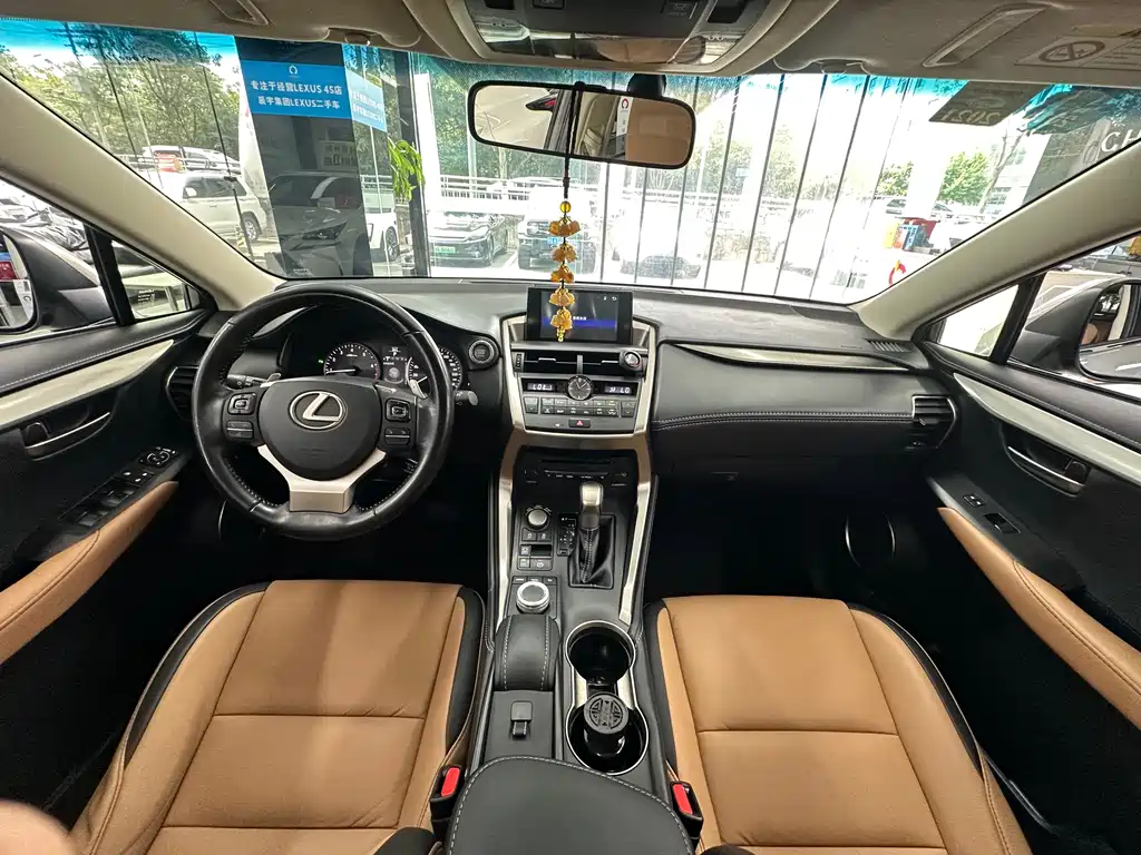 Lexus NX 2015 — фото 16