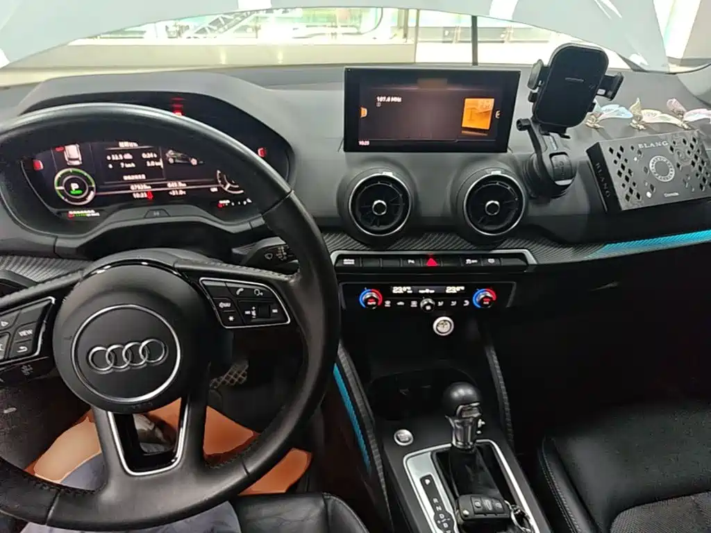 Audi Q2L E-Tron 2021 — фото 10