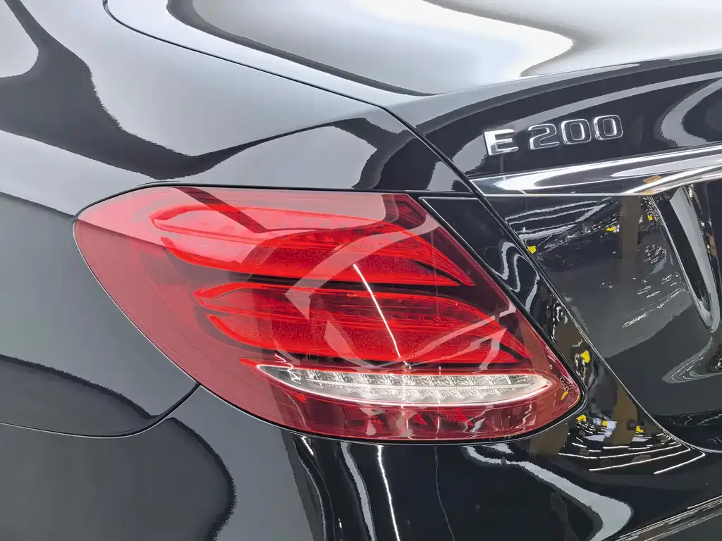 Mercedes-Benz E-Class 2017 — фото 10