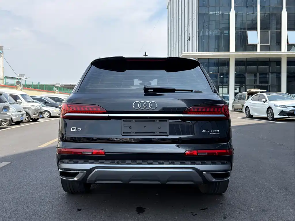 Audi Q7 2021 — фото 16