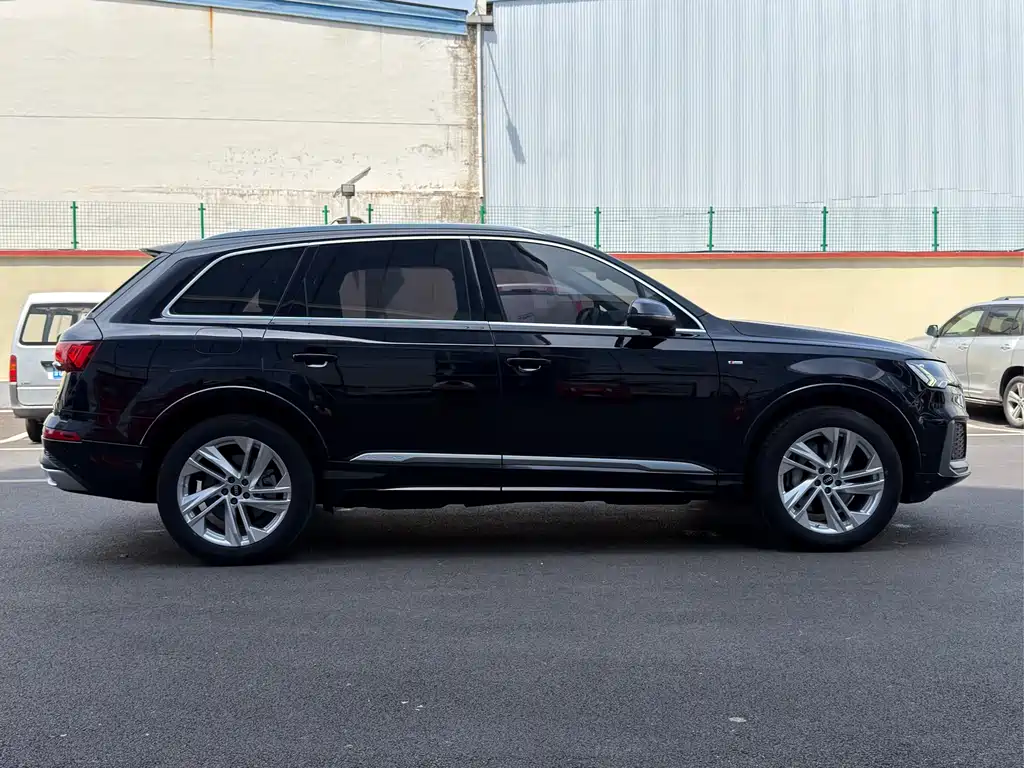 Audi Q7 2021 — фото 13