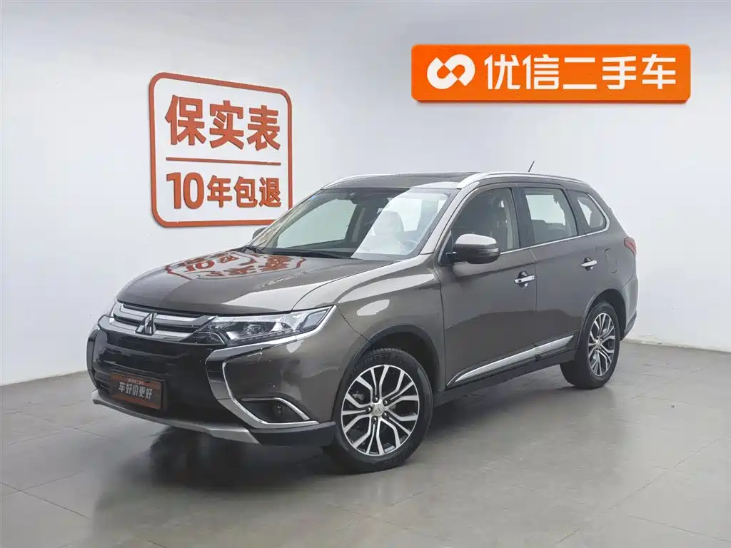 Mitsubishi Outlander 2017 — фото 1