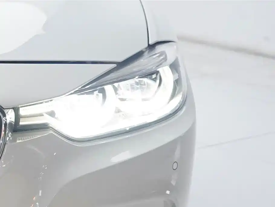BMW 3 Series 2017 — фото 9