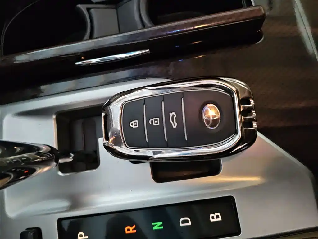 Toyota Camry 2016 — фото 17