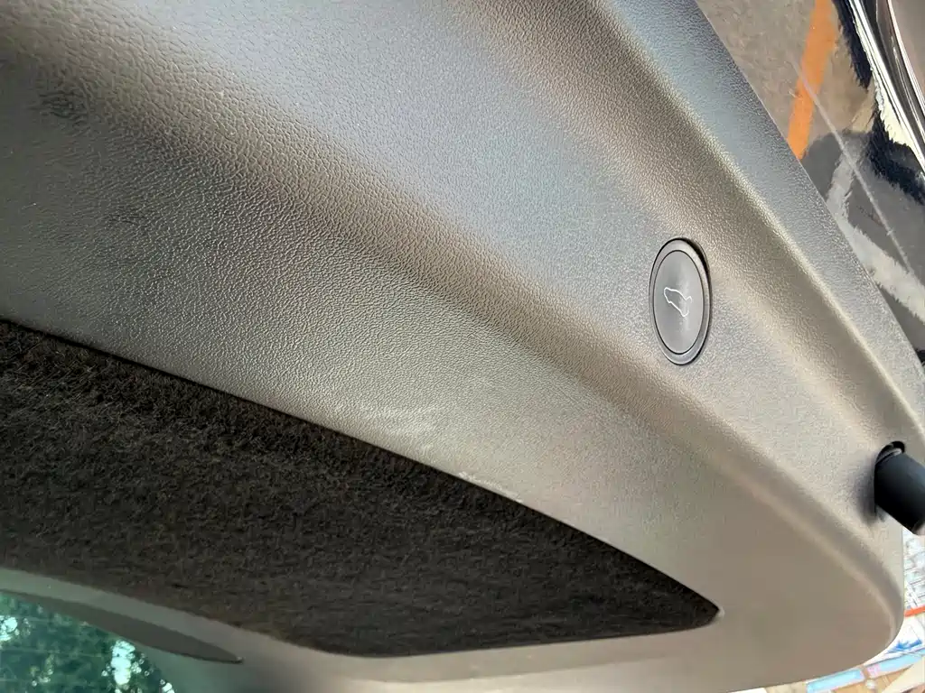 Tesla Model Y 2023 — фото 16