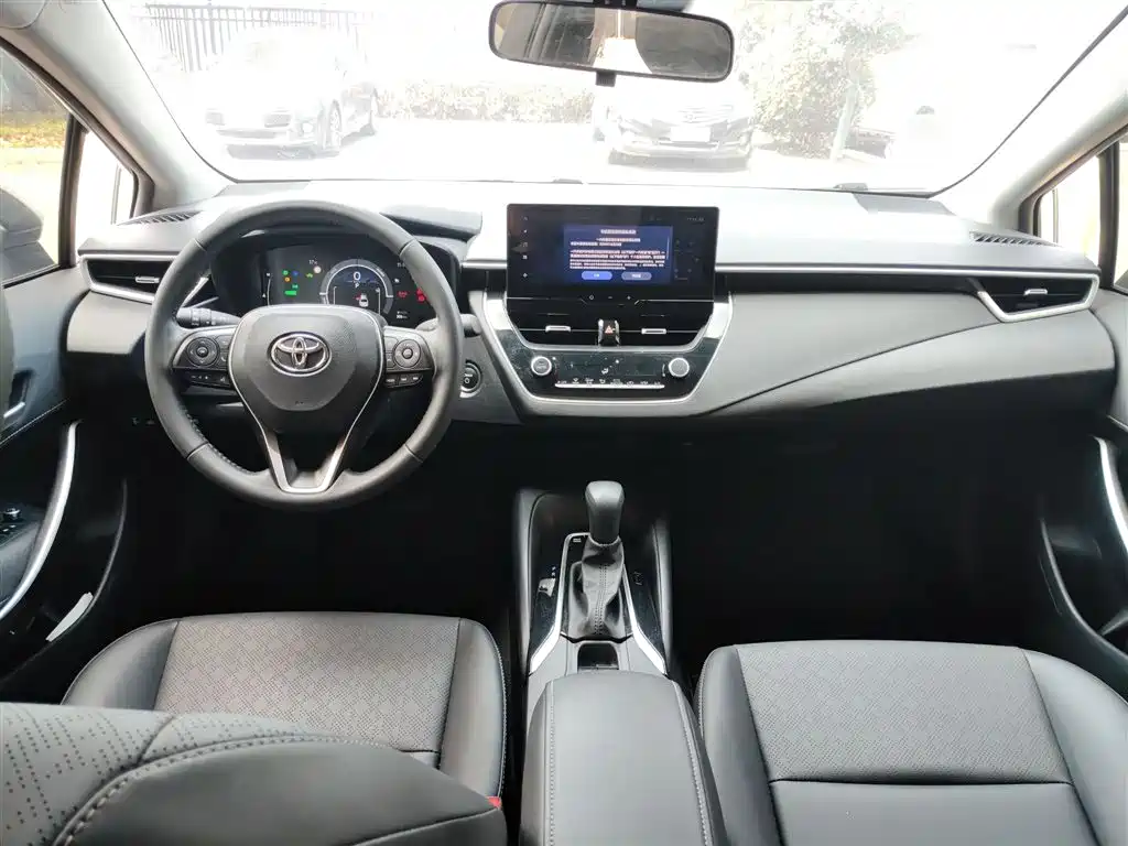 Toyota Corolla 2025 — фото 10