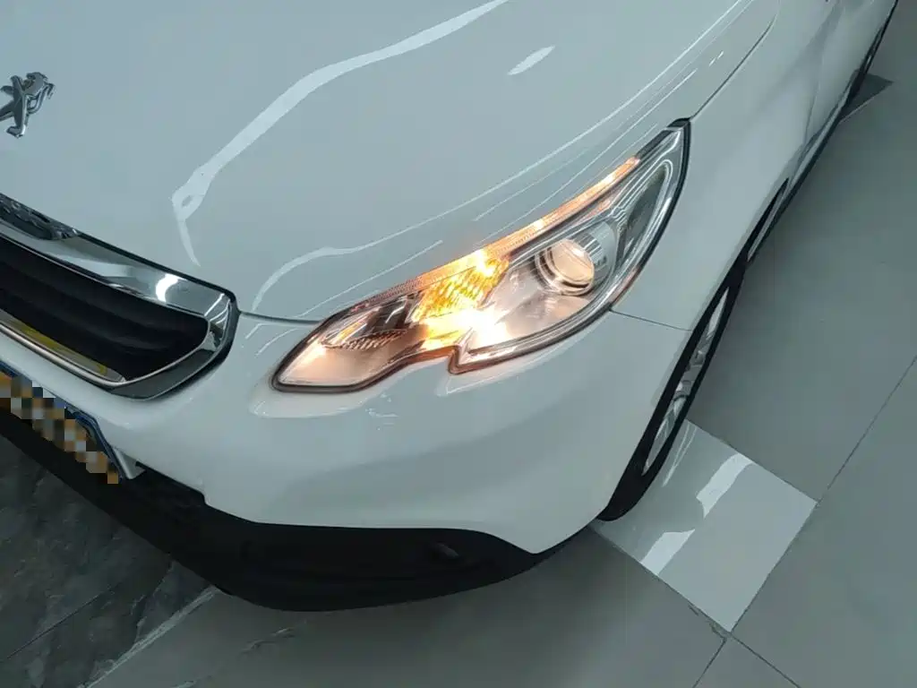 Peugeot 2008 2015 — фото 18