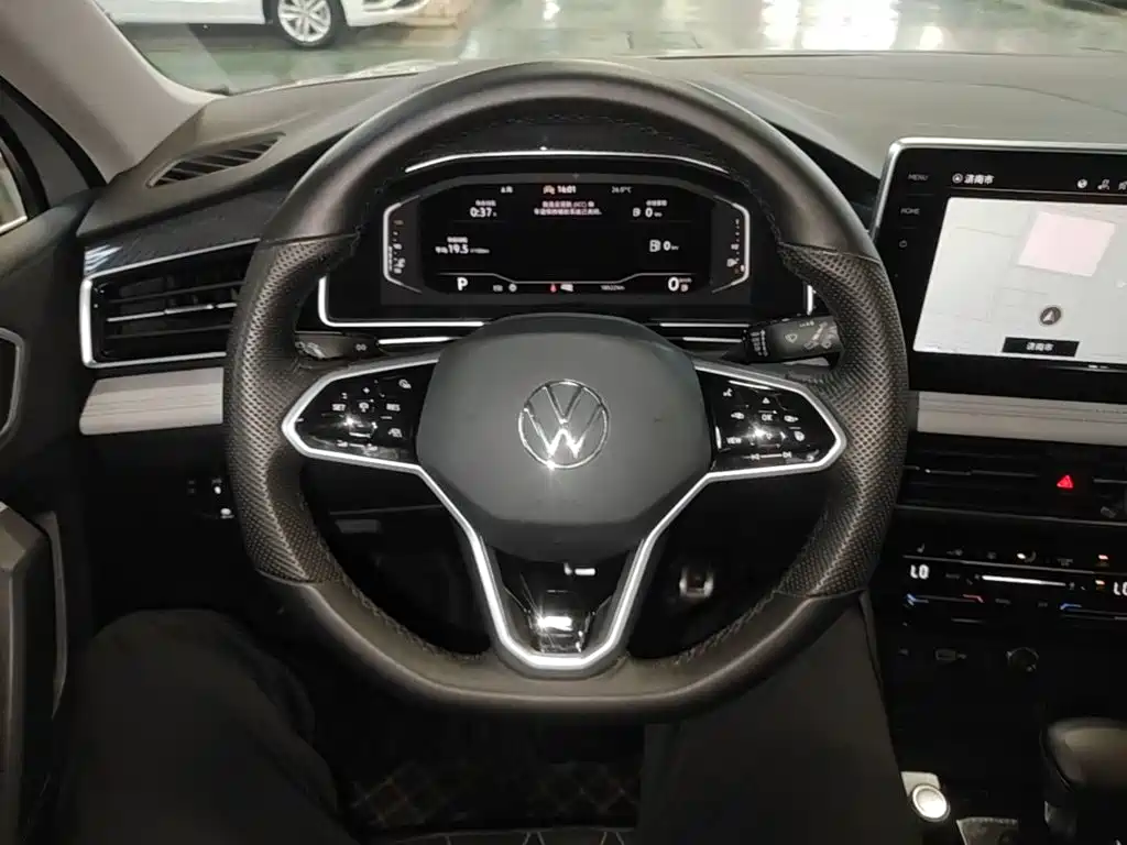 Volkswagen Tiguan L 2023 — фото 11