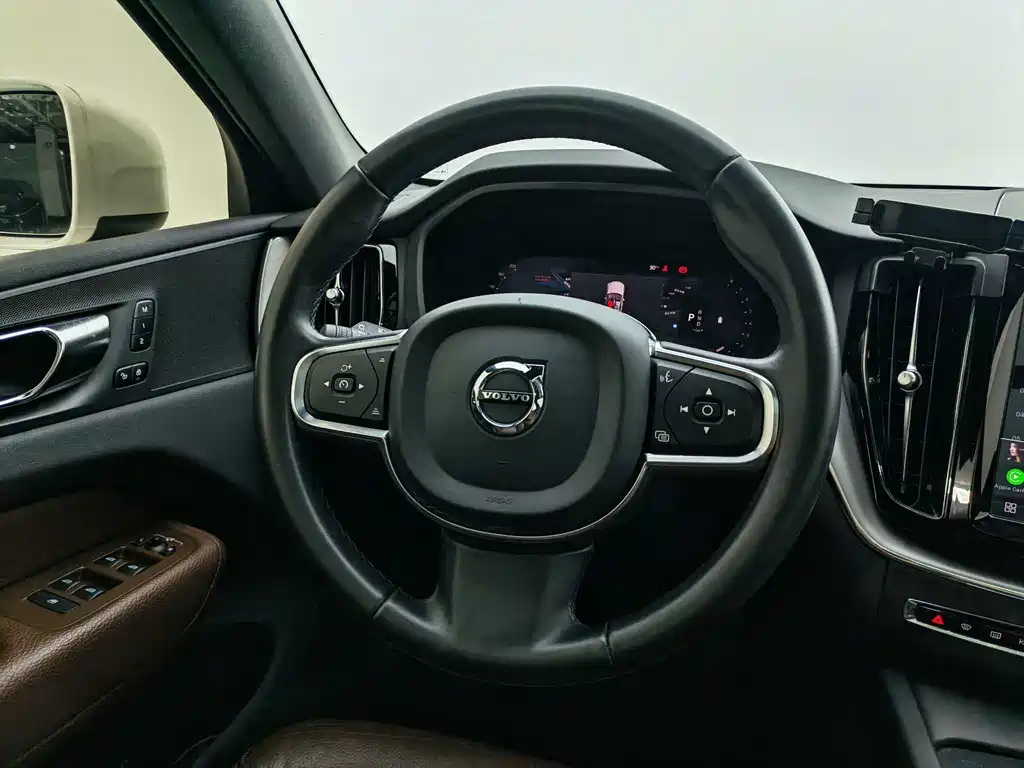 Volvo XC60 2021 — фото 14