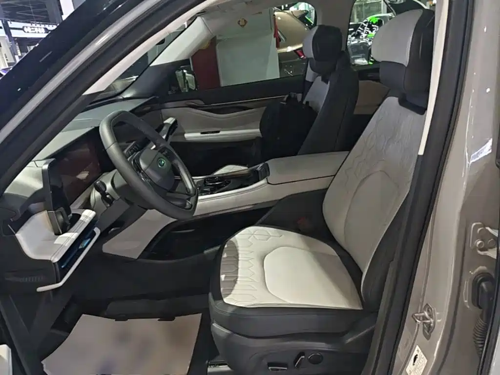 Ford Edge 2023 — фото 15
