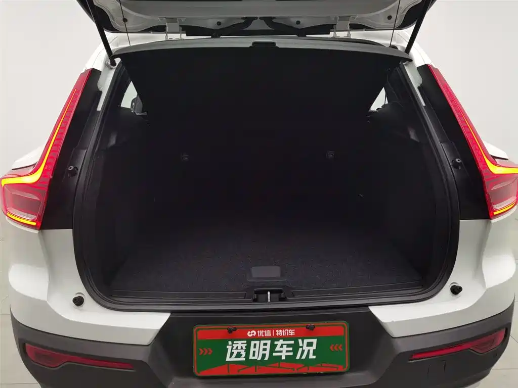 Volvo XC40 2020 — фото 16