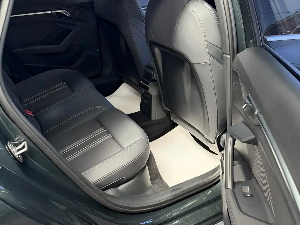 Audi A3 2023 — фото 10