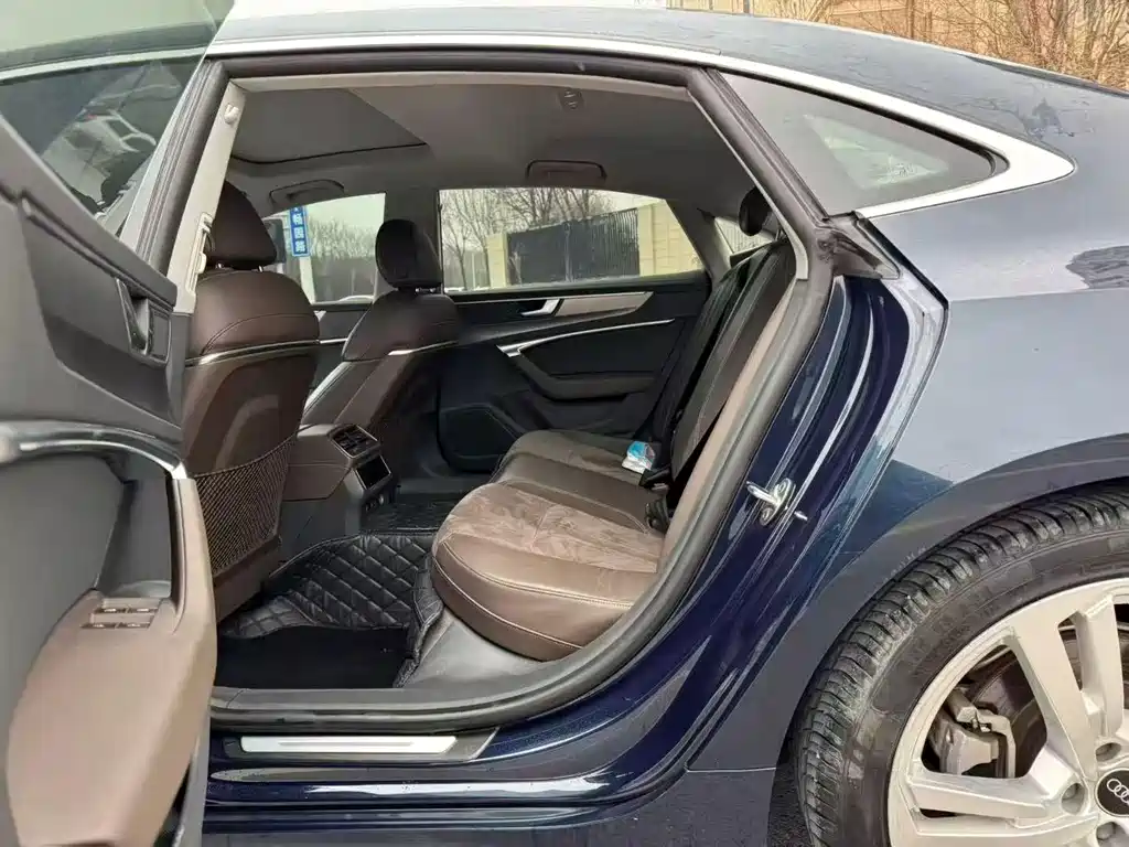 Audi A7L 2023 — фото 6