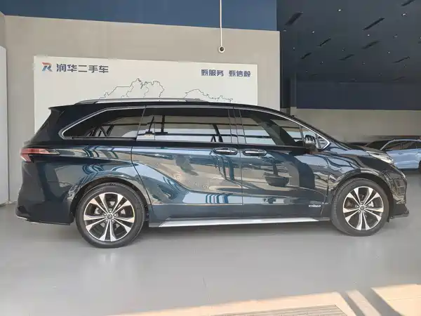 Toyota Granvia 2023