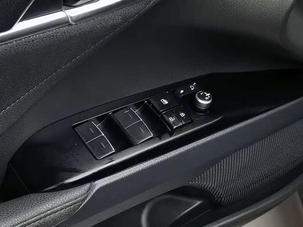 Toyota Camry 2021 — фото 9