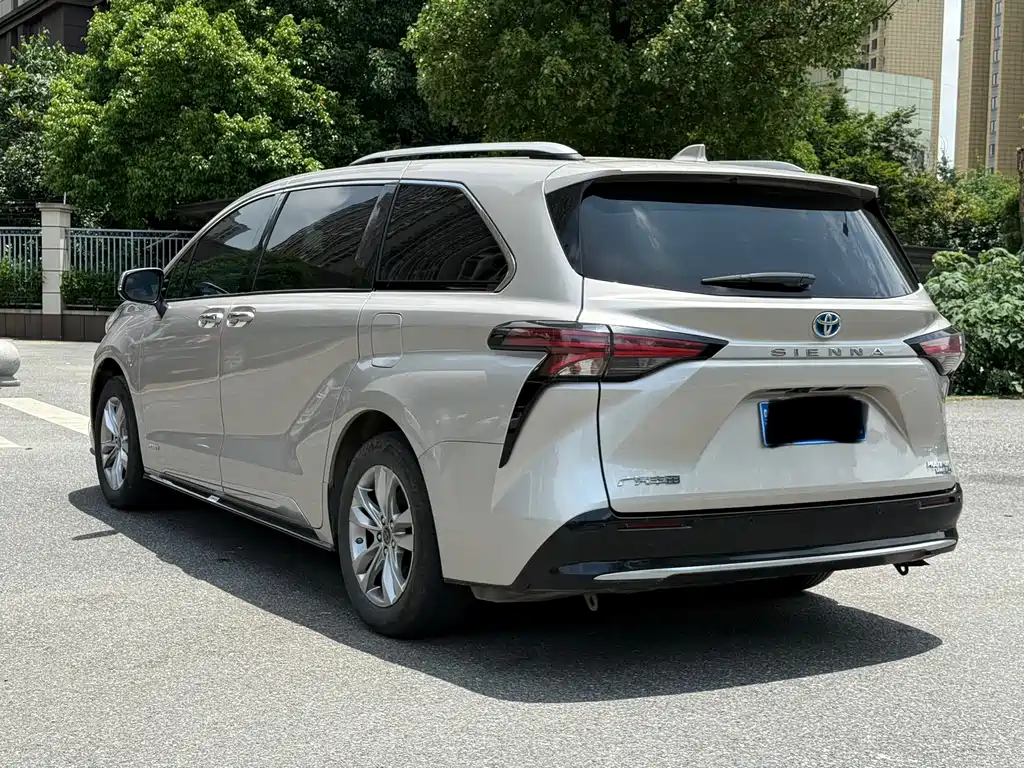 Toyota Sienna 2022 — фото 19