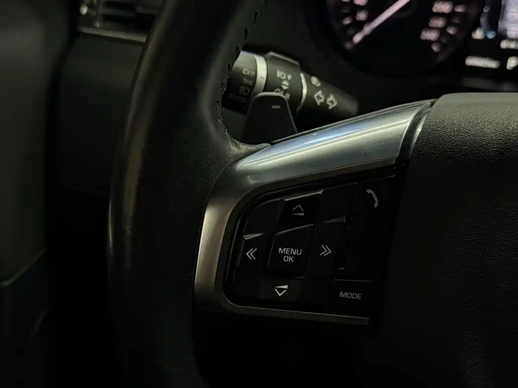 Land Rover Discovery Sport 2017 — фото 18