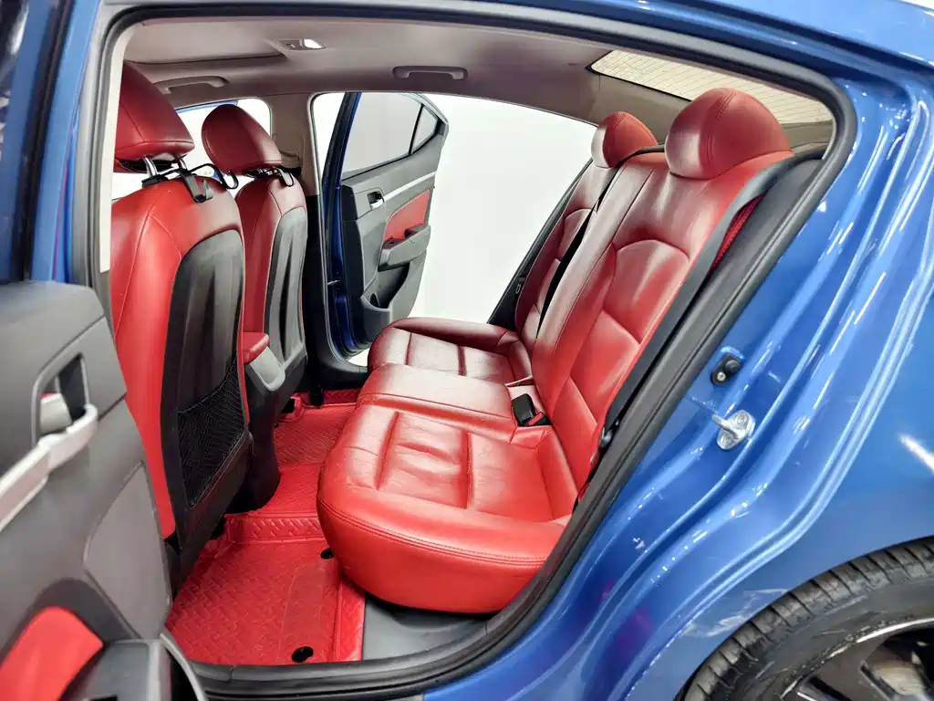 Hyundai Elantra 2016 — фото 13