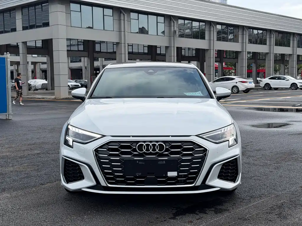 Audi A3 2023 — фото 2