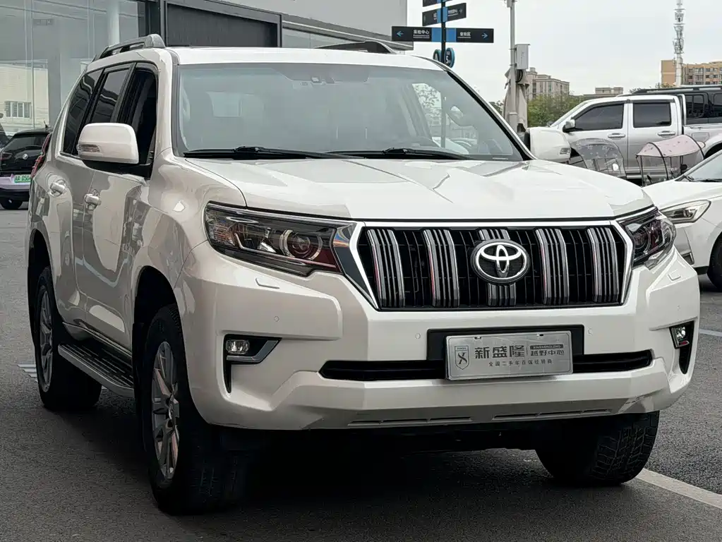 Toyota Prado 2019 — фото 1