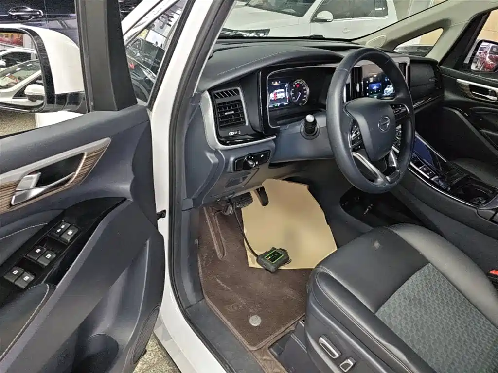 GAC Motor Trumpchi M8 2022 — фото 16