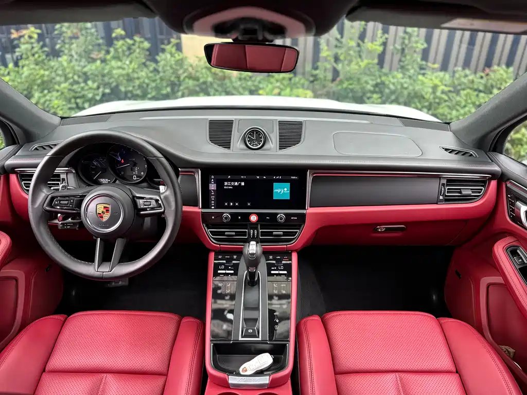 Porsche Macan 2023 — фото 14