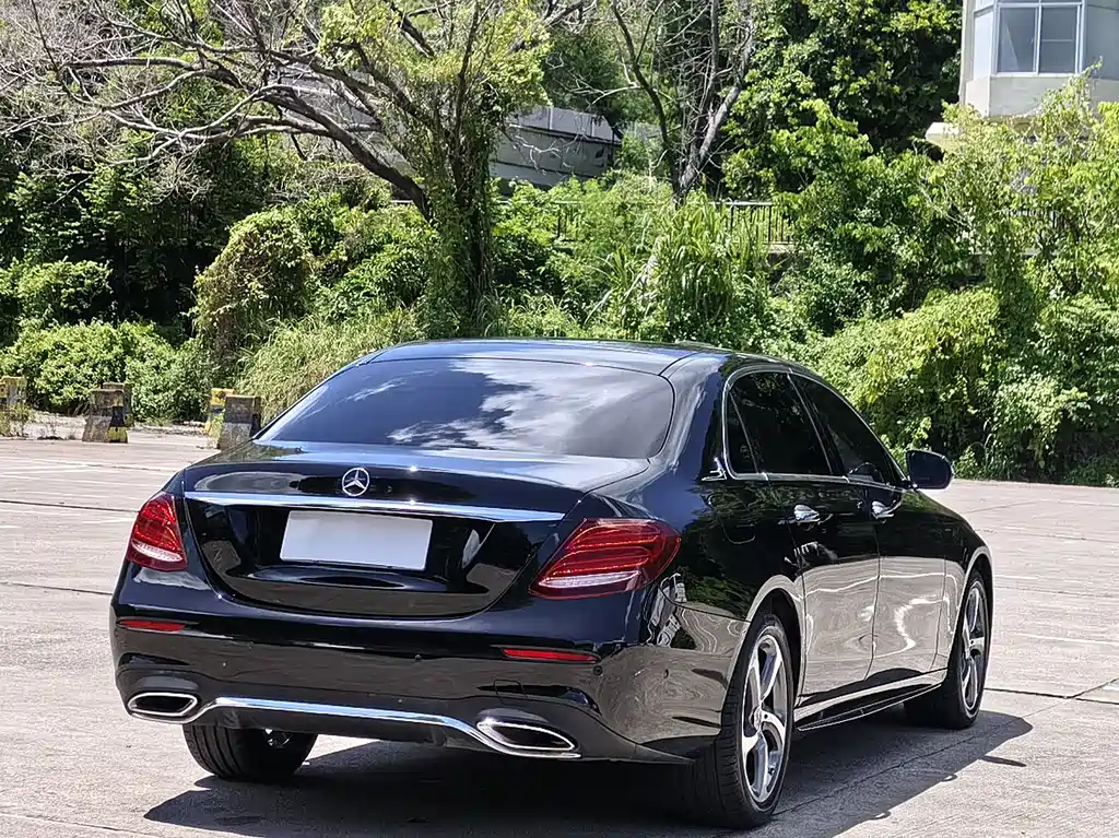 Mercedes-Benz E-Class 2018 — фото 18