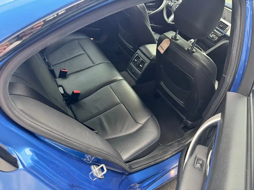 BMW 3 Series 2018 — фото 18