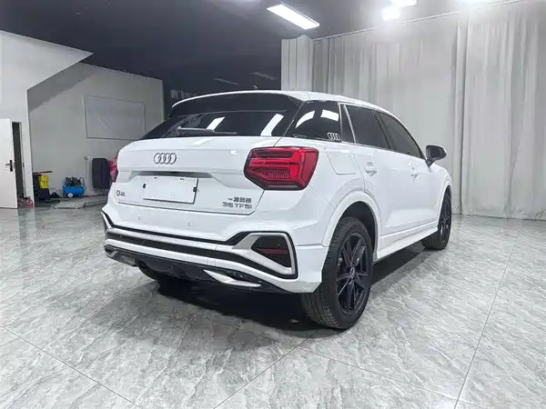 Audi Q2L 2023