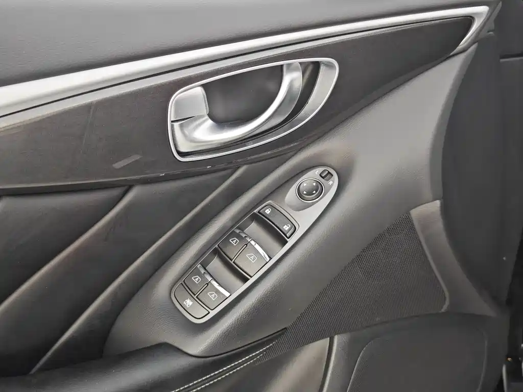 Infiniti Q50L 2017 — фото 16