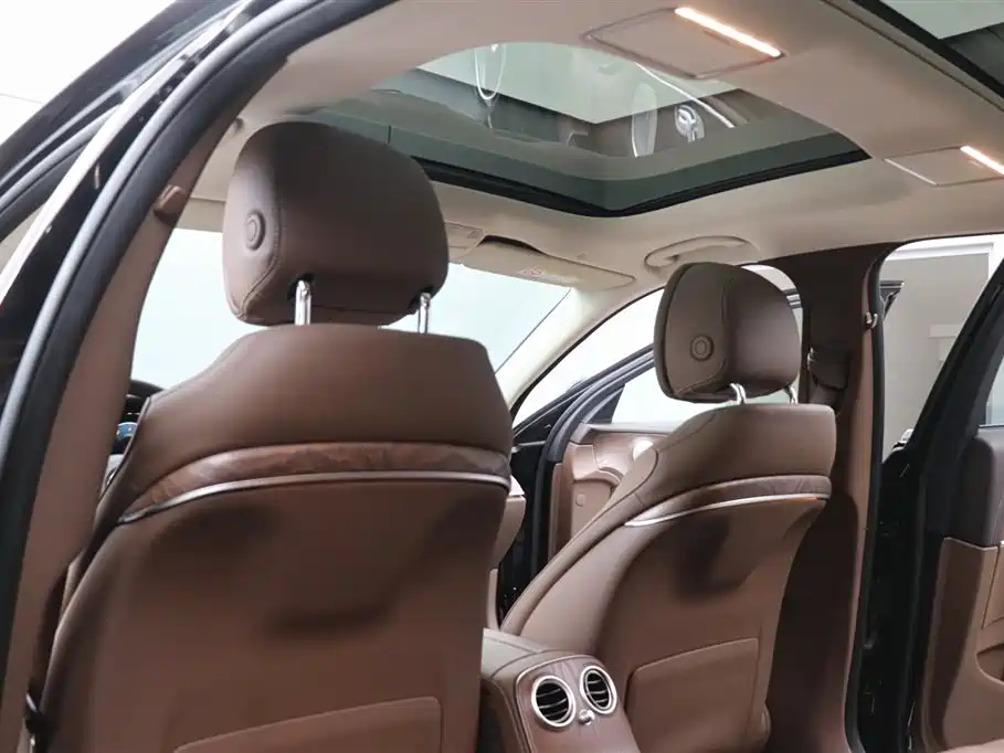 Mercedes-Benz E-Class 2023 — фото 21