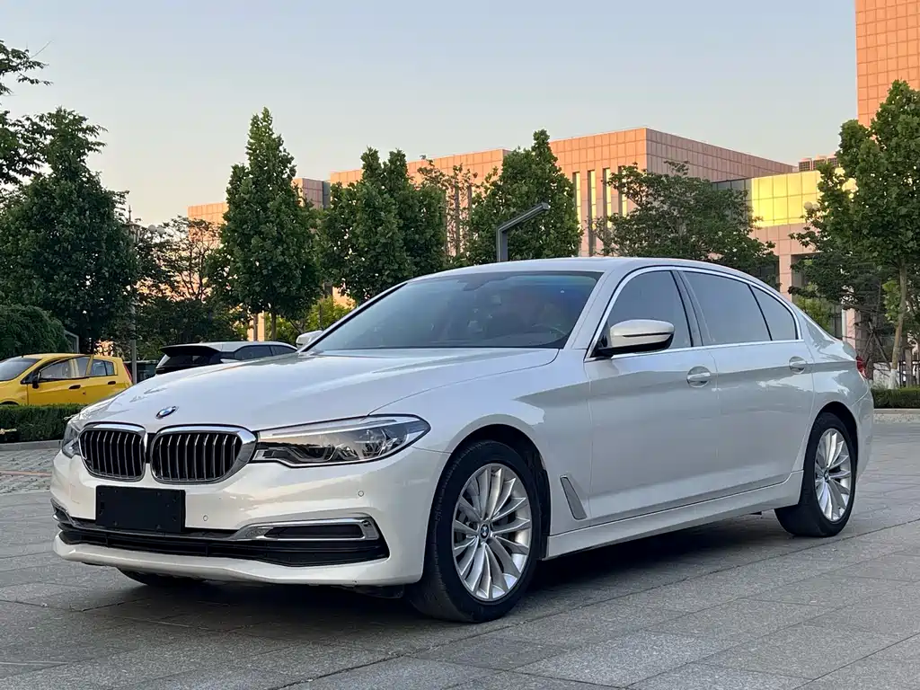 BMW 5 Series 2020 — фото 1