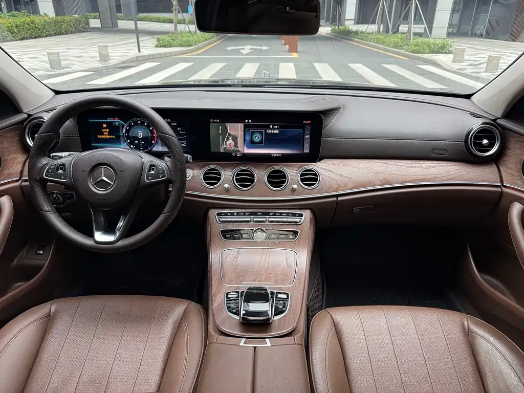 Mercedes-Benz E-Class 2017 — фото 15
