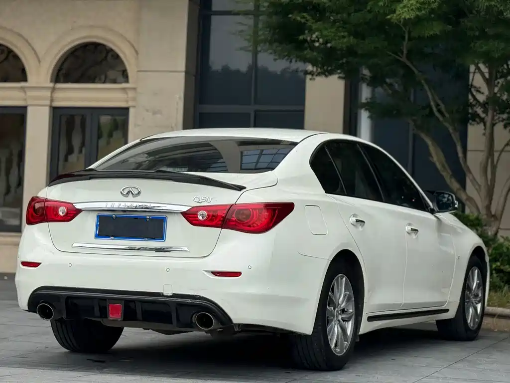 Infiniti Q50L 2015 — фото 10