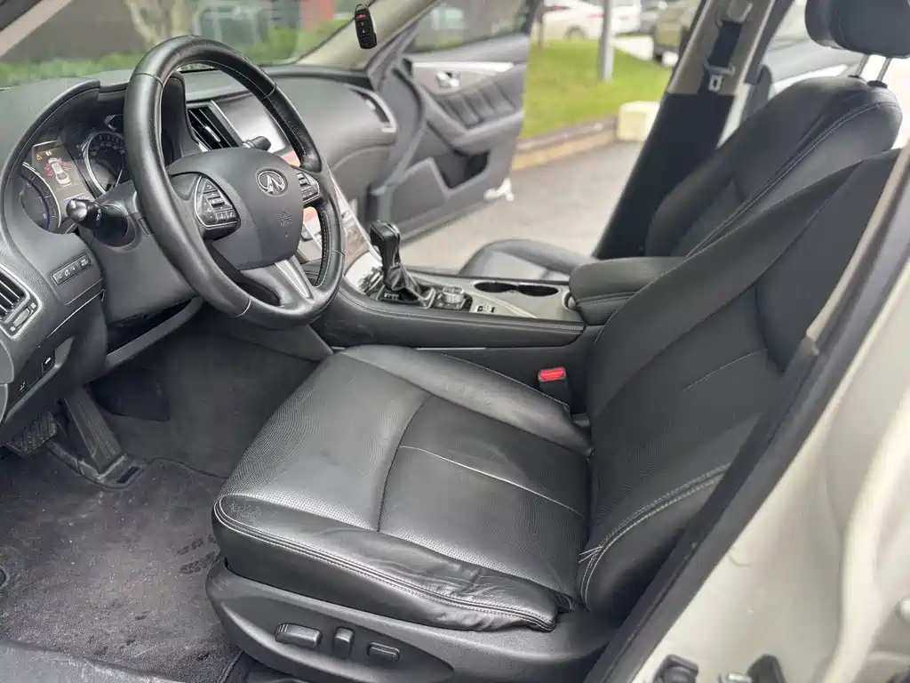 Infiniti Q50L 2015