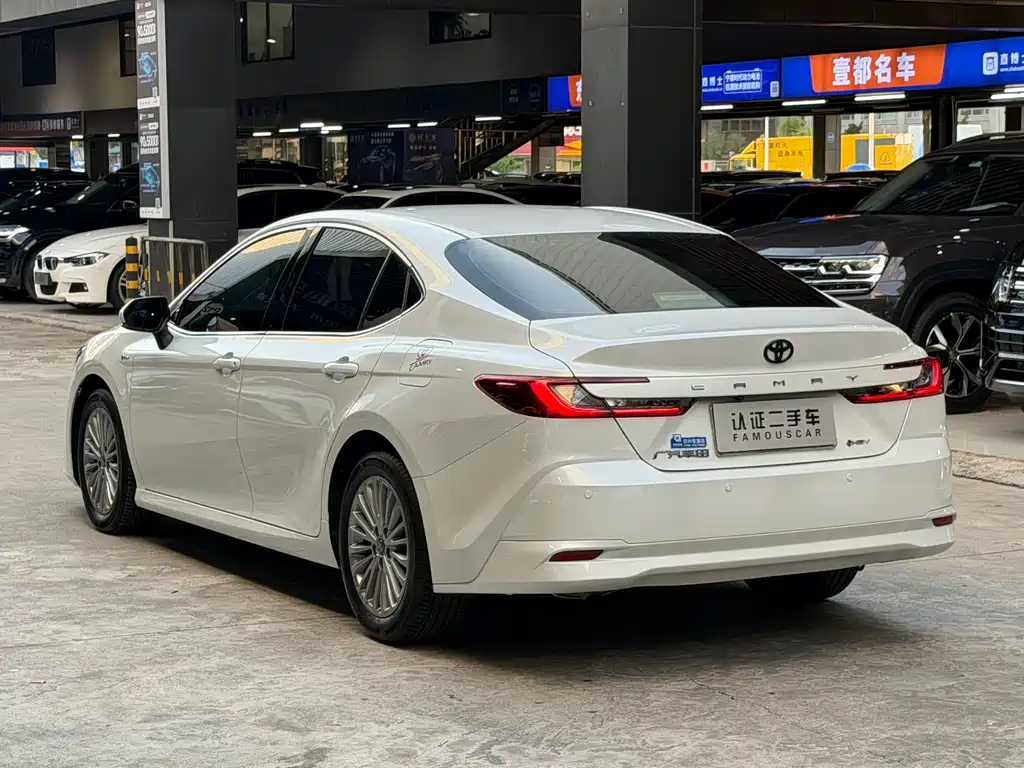 Toyota Camry 2025 — фото 6