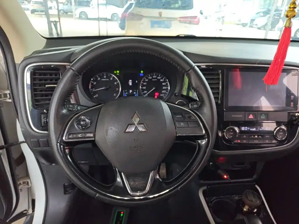 Mitsubishi Outlander 2019 — фото 11